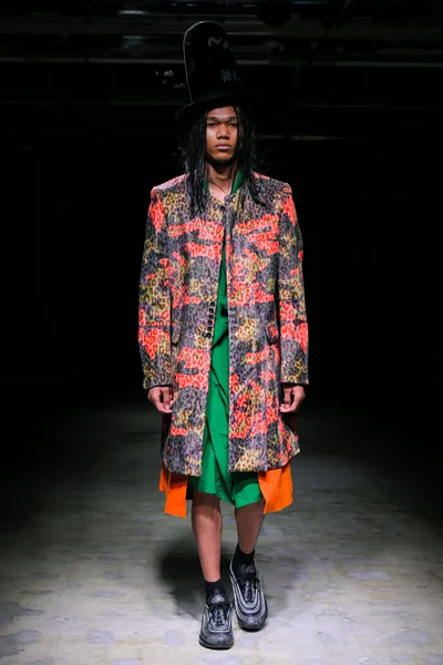 Look 3